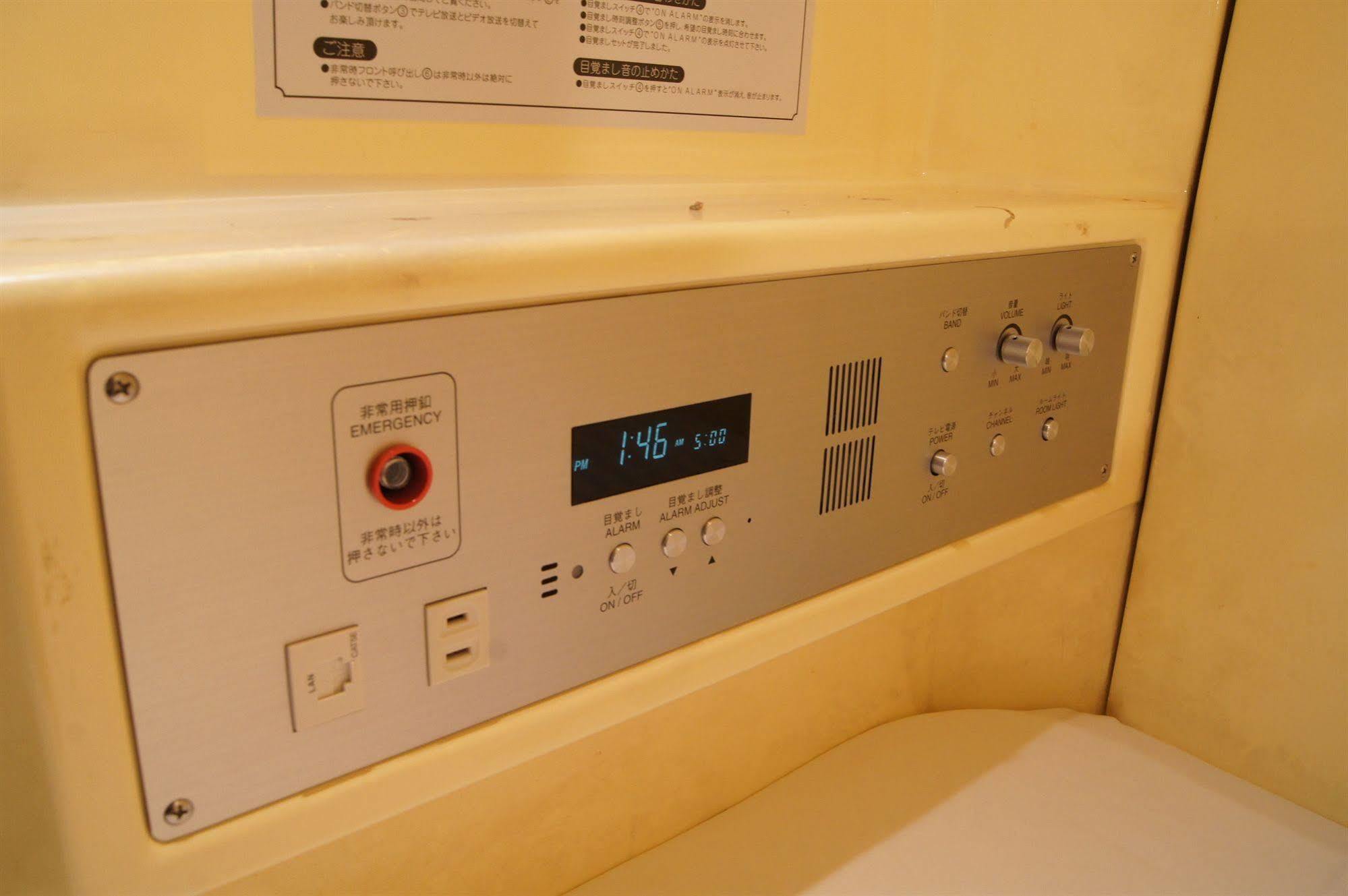 Shinjuku Kuyakusho-Mae Capsule Hotel Токио Екстериор снимка