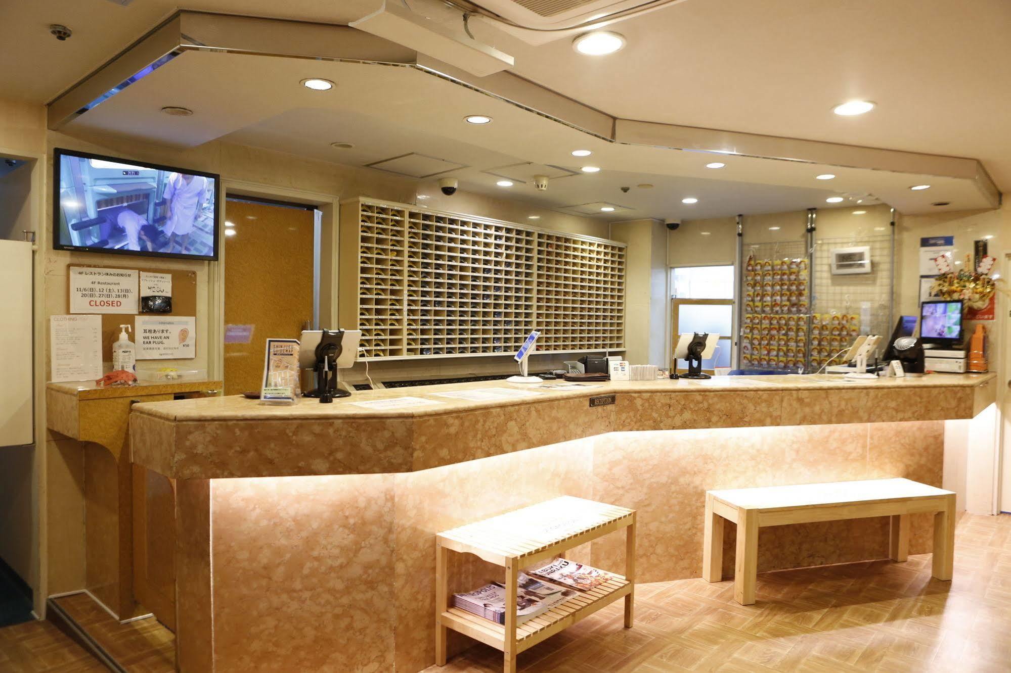 Shinjuku Kuyakusho-Mae Capsule Hotel Токио Екстериор снимка