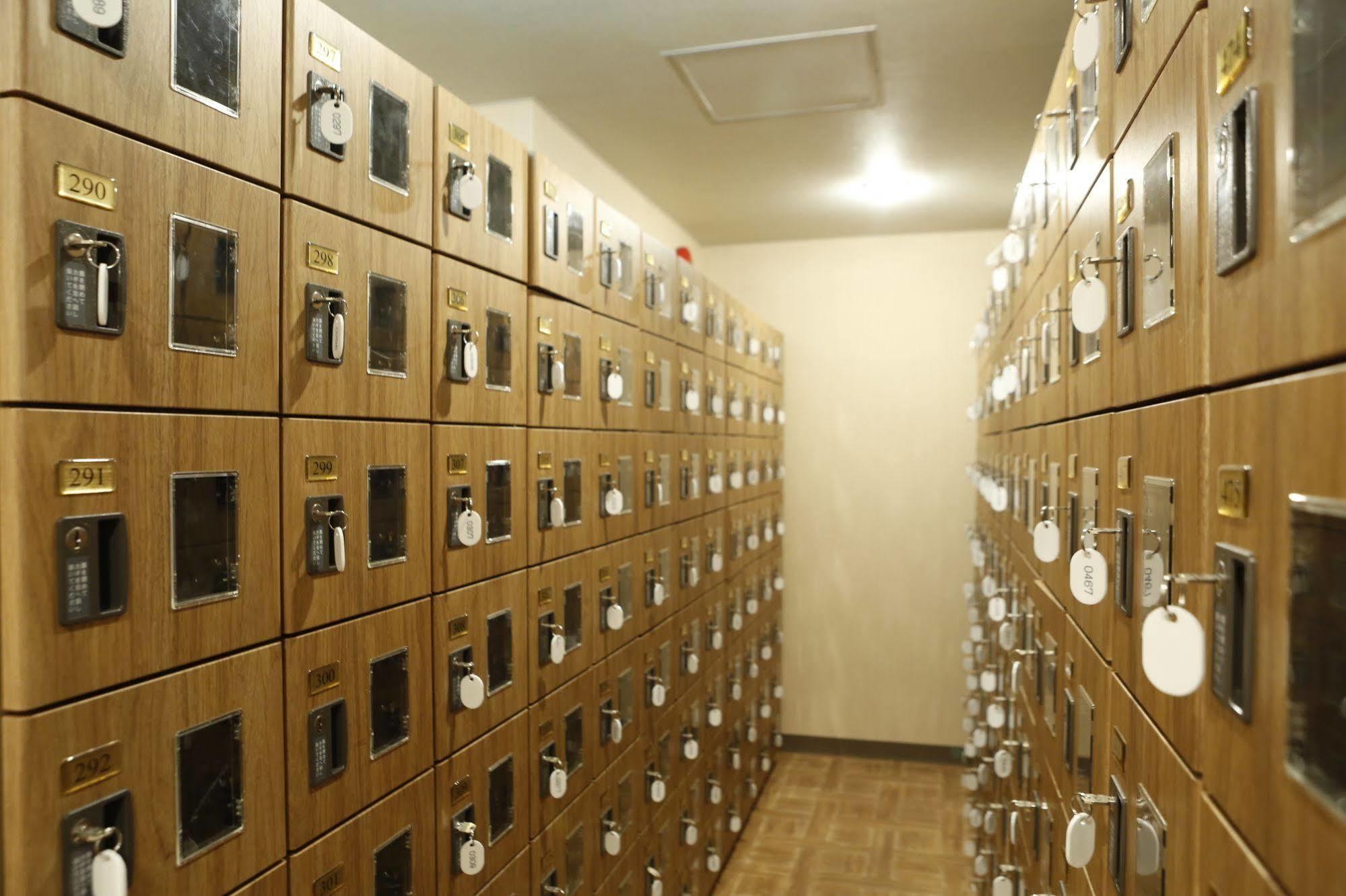 Shinjuku Kuyakusho-Mae Capsule Hotel Токио Екстериор снимка