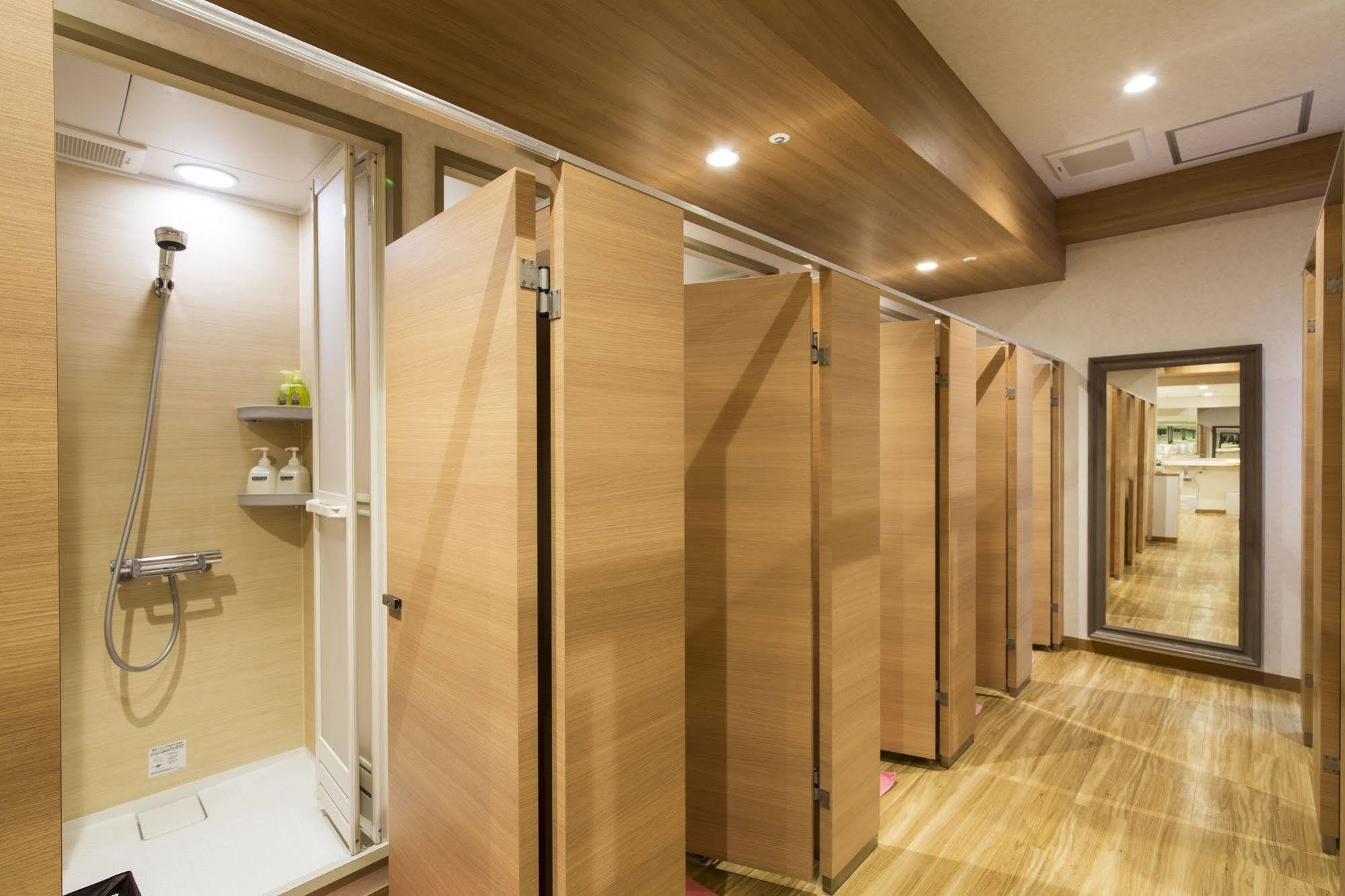Shinjuku Kuyakusho-Mae Capsule Hotel Токио Екстериор снимка