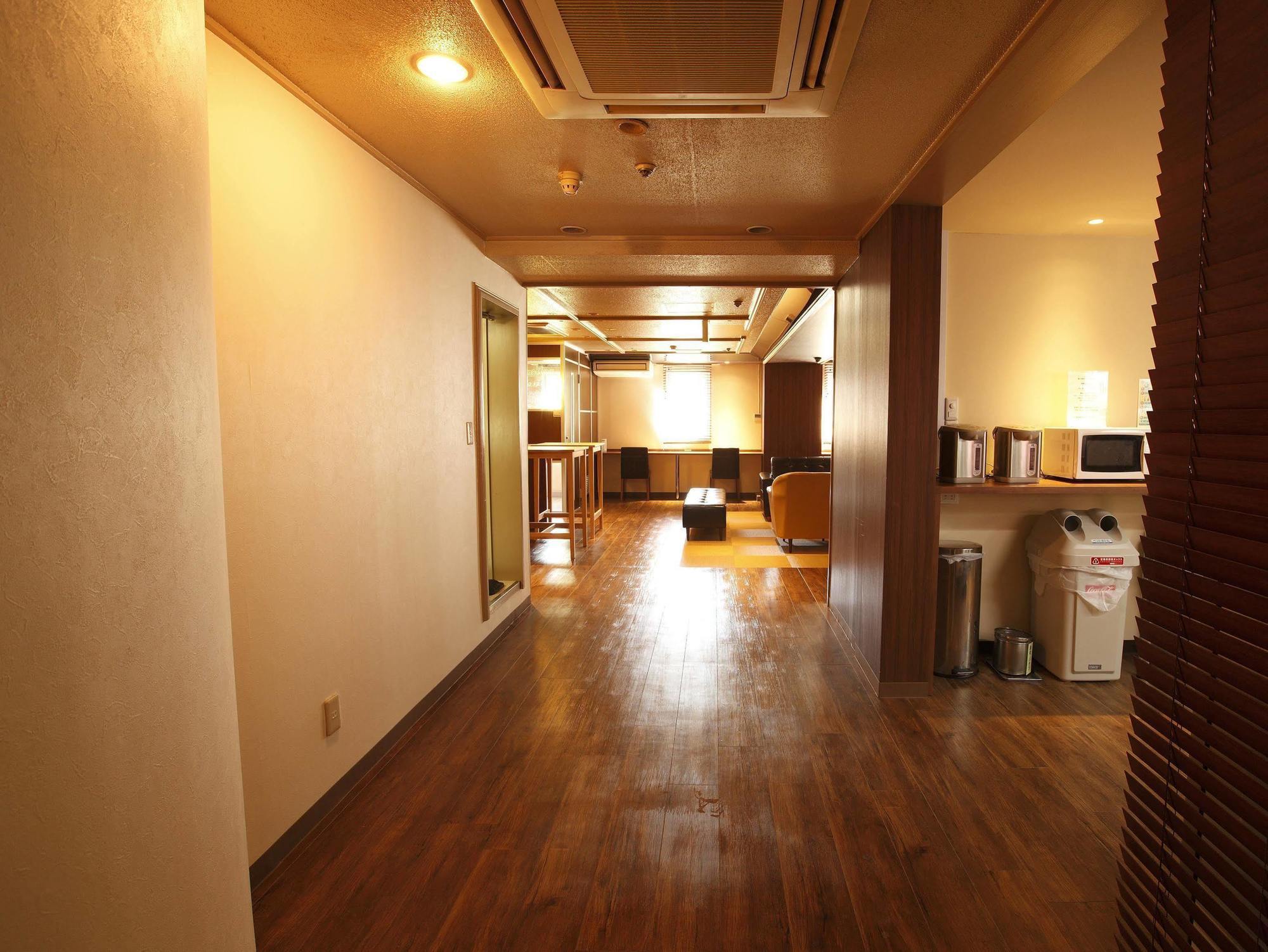 Shinjuku Kuyakusho-Mae Capsule Hotel Токио Екстериор снимка