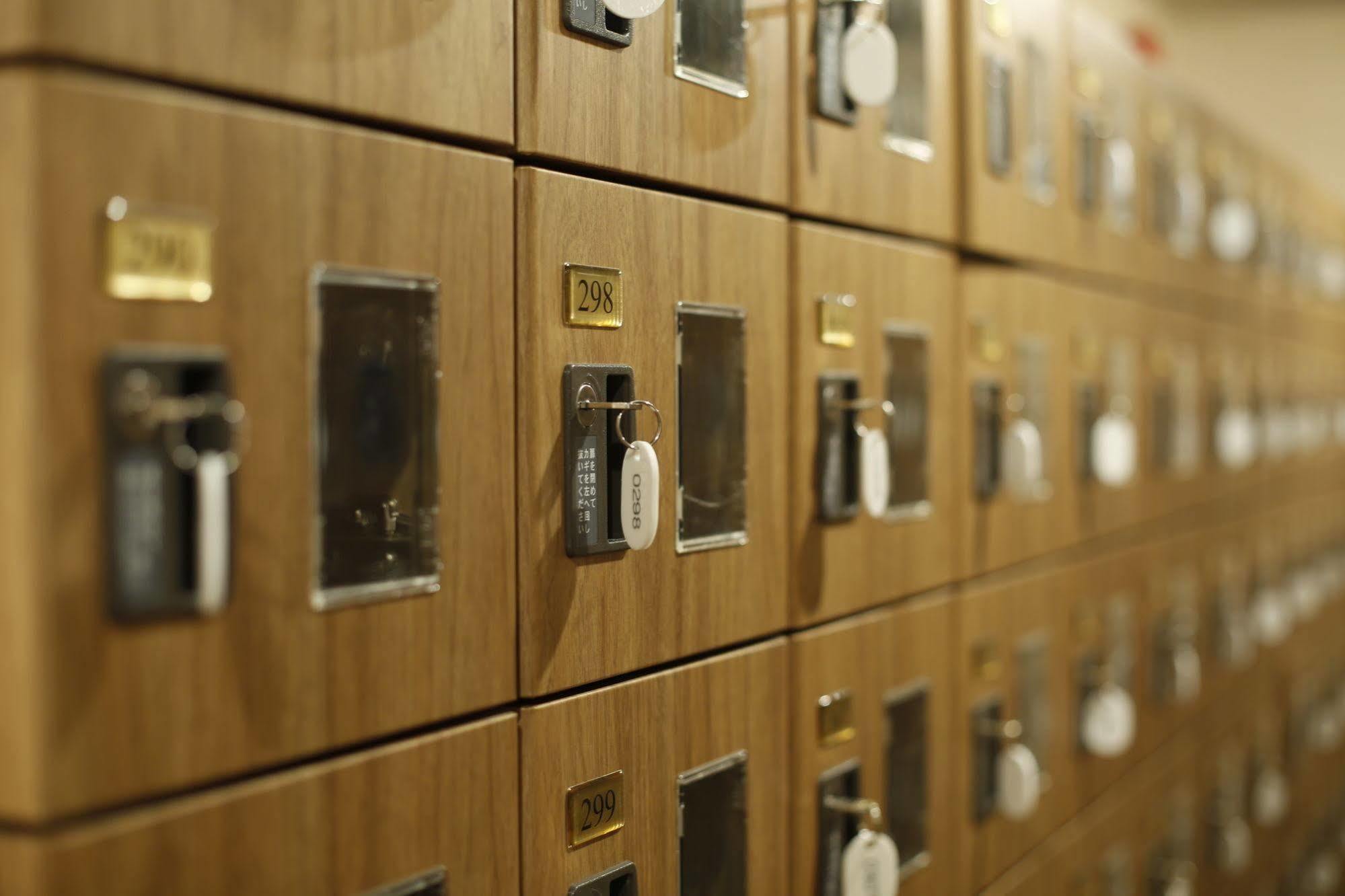 Shinjuku Kuyakusho-Mae Capsule Hotel Токио Екстериор снимка