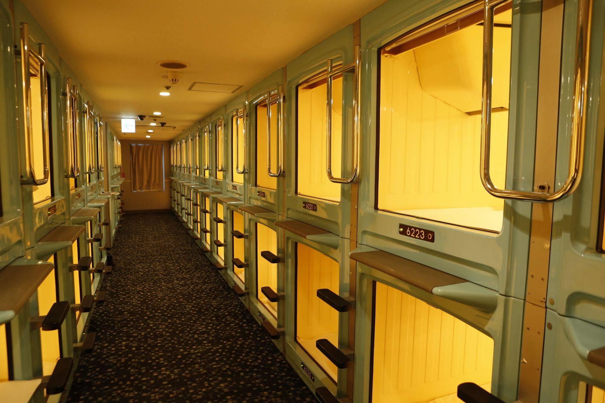 Shinjuku Kuyakusho-Mae Capsule Hotel Токио Екстериор снимка