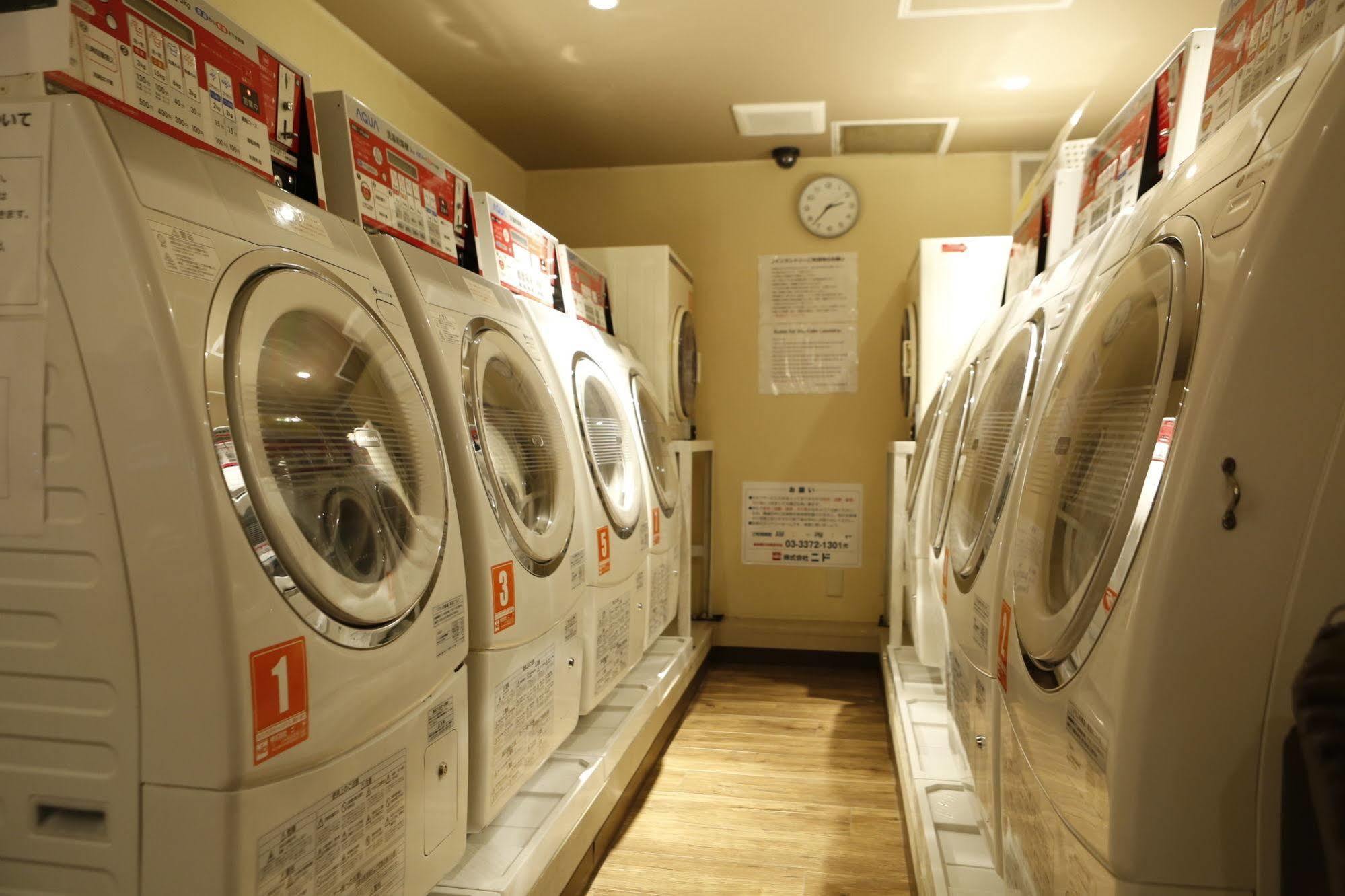 Shinjuku Kuyakusho-Mae Capsule Hotel Токио Екстериор снимка