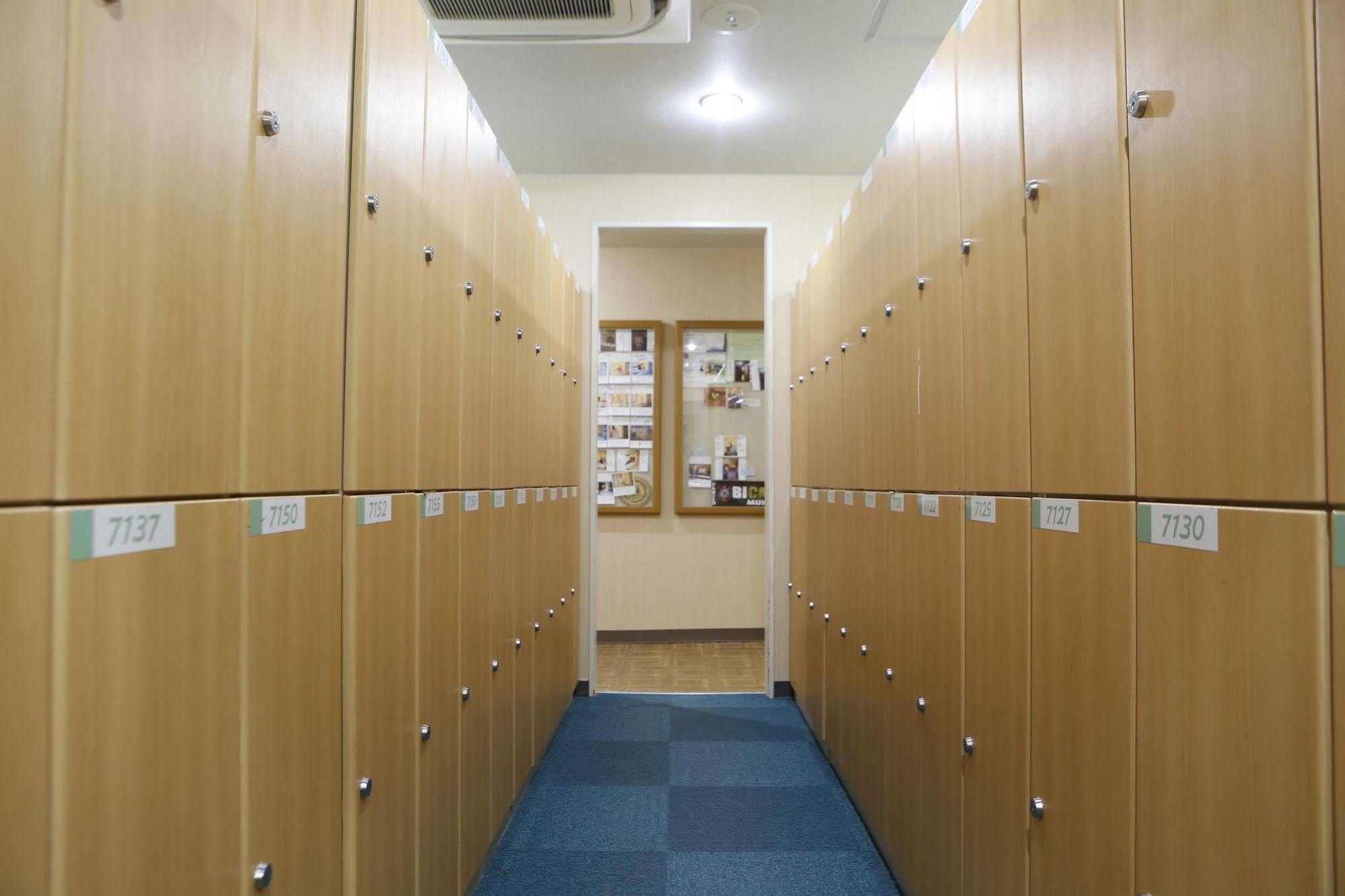 Shinjuku Kuyakusho-Mae Capsule Hotel Токио Екстериор снимка